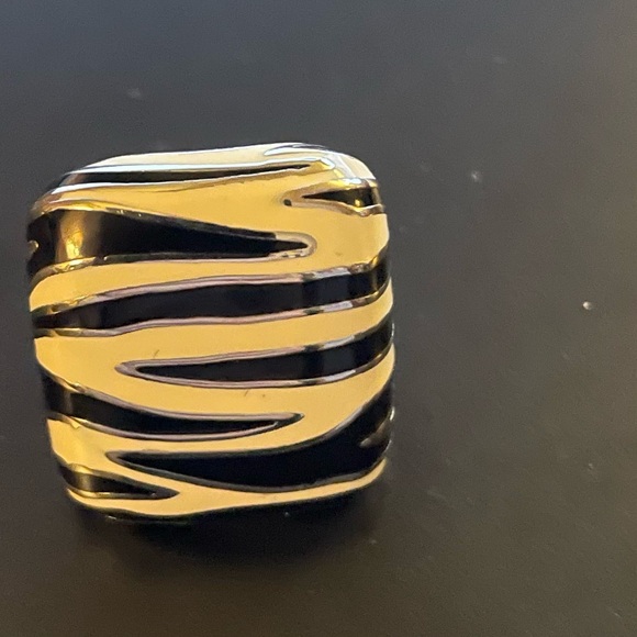 Stainless Steel Black and White Enamel Zebra Stripe Ring Size 5 NWOT - Picture 5 of 8